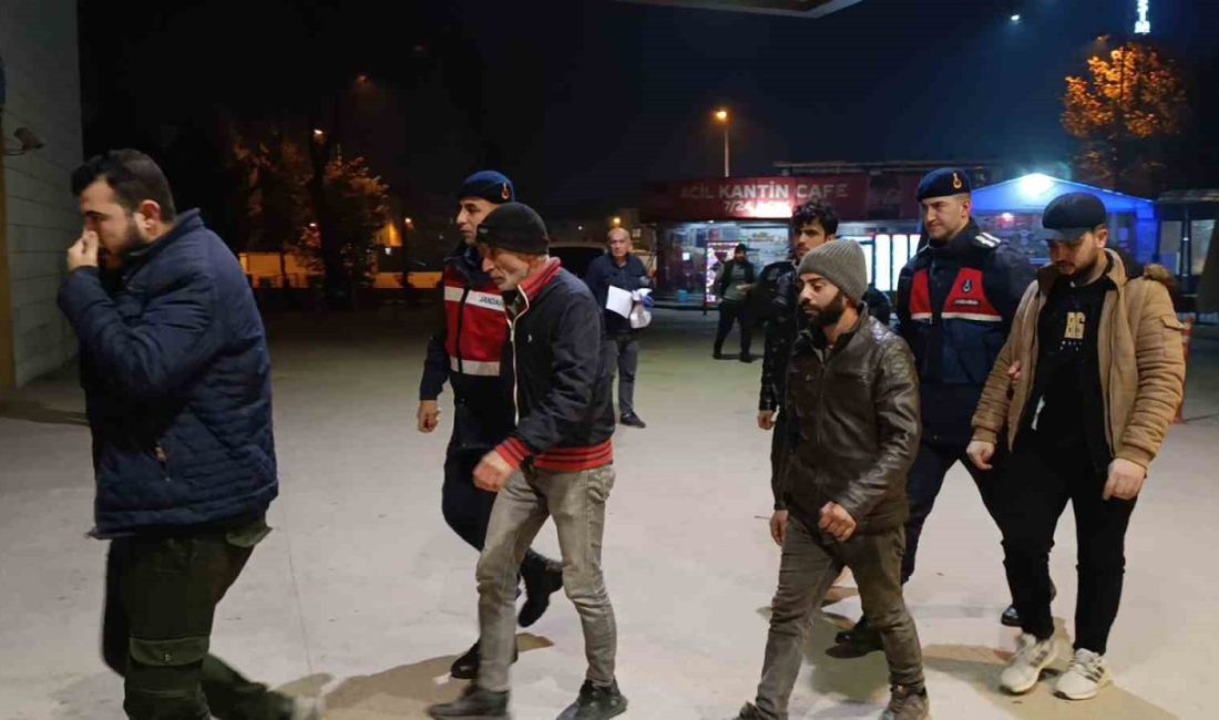 Bursa’nın İnegöl ilçesinde Jandarma Komutanlığı ekipleri tarafından 8 kaçak göçmen