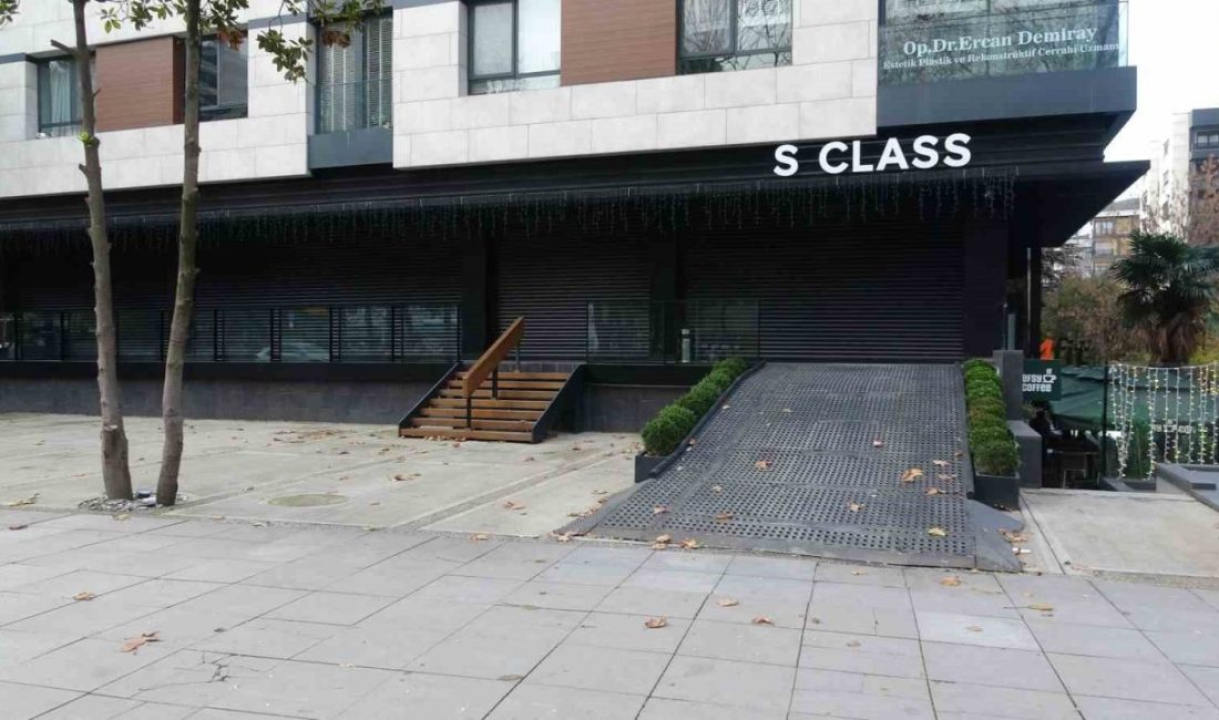 İstanbul’un Kadıköy ilçesinde faaliyet gösteren lüks otomobil galerisi S CLASS’ın