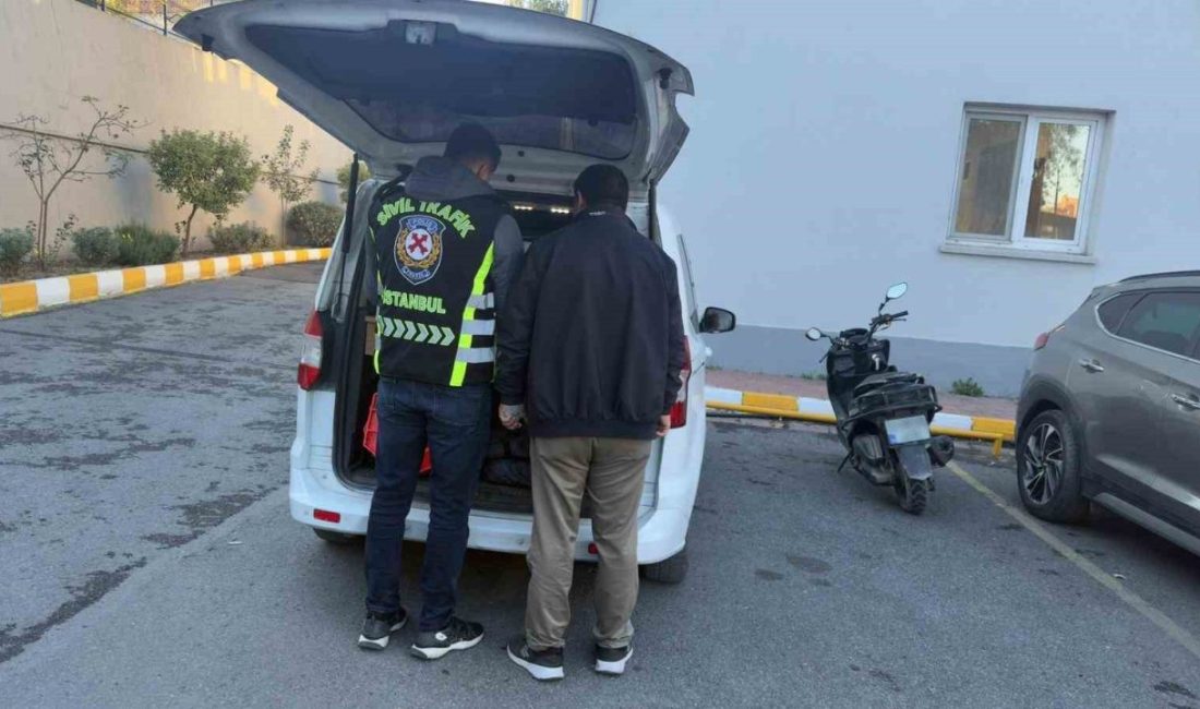 İstanbul Fatih’te trafikte tartışan araç ve motosiklet sürücüleri ile motosiklette