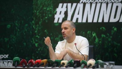 Bursaspor Teknik Direktörü Mustafa Er, düzenlediği basın toplantısında yeni sezon