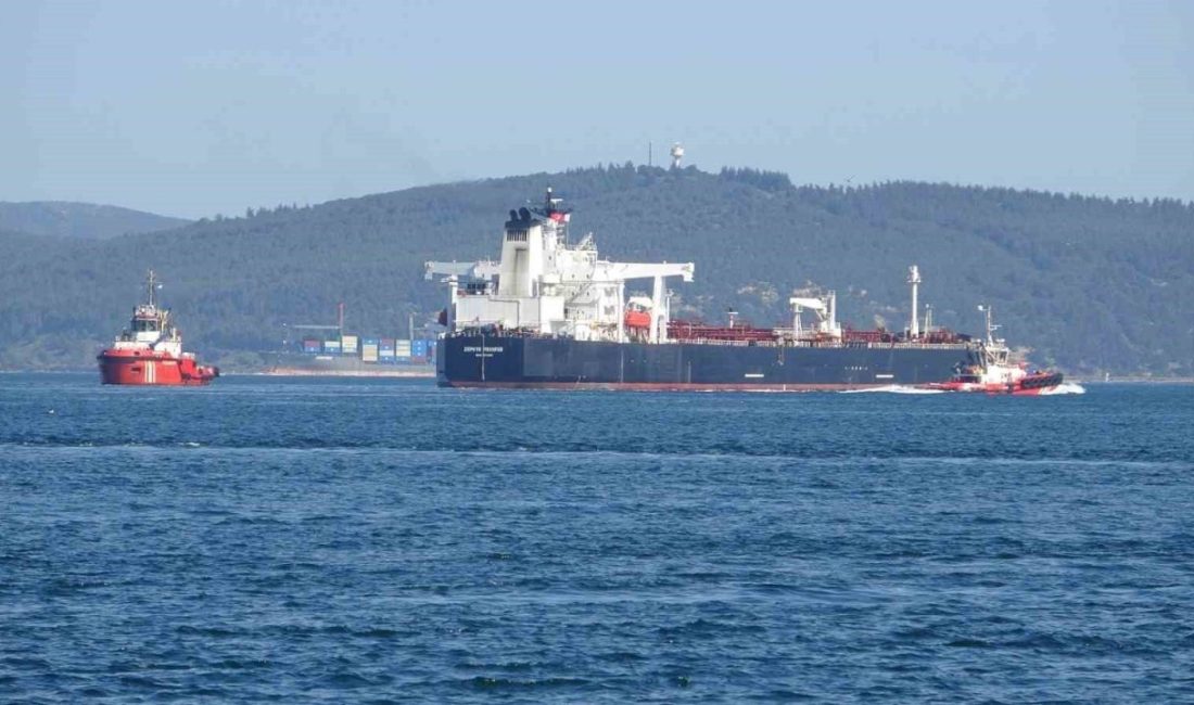 Çanakkale Boğazı’nda ham petrol tankeri ’ZEPHYR PROSPER’ için yapılan kurtarma