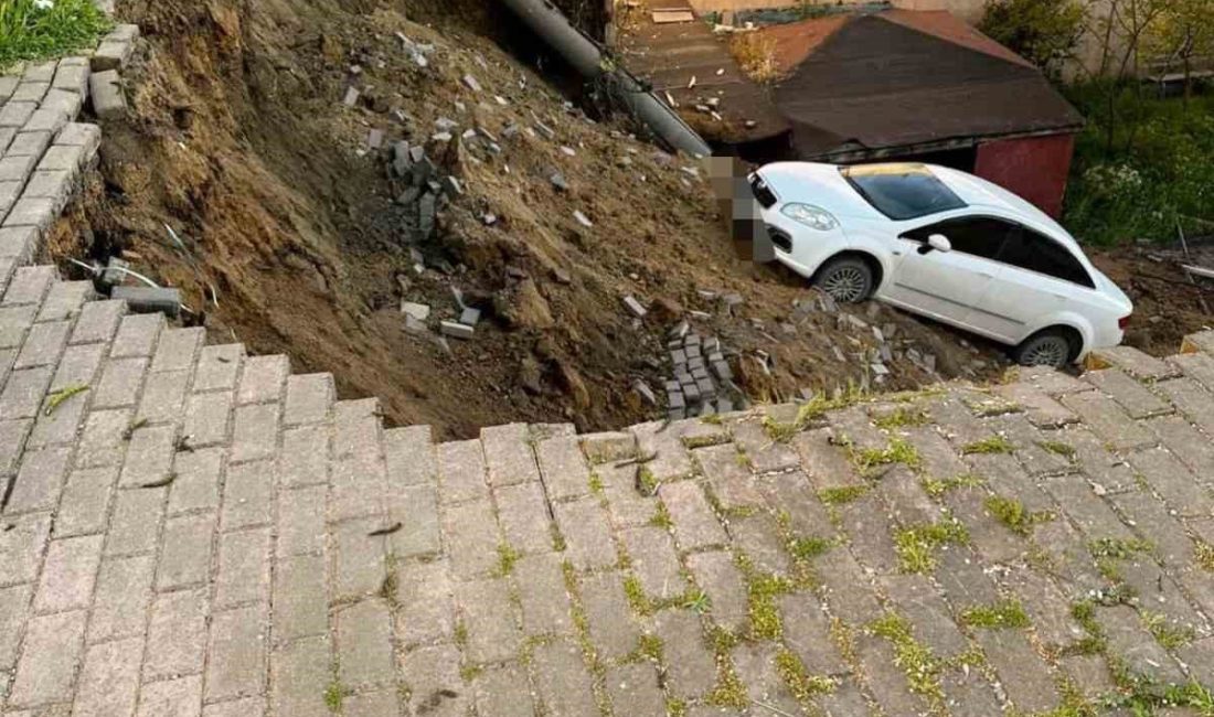 Kocaeli’nin Çayırova ilçesinde çöken istinat duvarı hasara yol açtı. Kayan