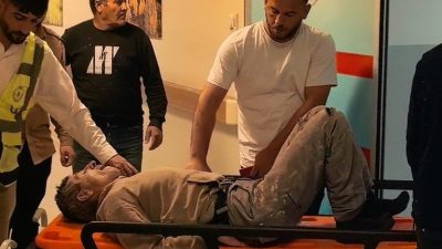 Bursa’nın İnegöl ilçesinde fabrika inşaatında duvardan düşen işçi ağır yaralandı.