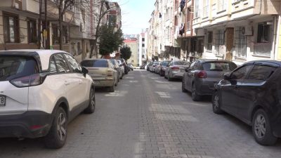 Esenyurt’ta “kız meselesi” nedeniyle 22 yaşındaki Y.E.S., silahlı saldırıya uğradı.