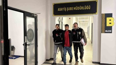 Kocaeli’de eşini 8 bıçak darbesiyle öldüren sanık, yatak odasında arkadaşına