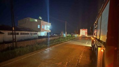 Tekirdağ’ın Muratlı ilçesinde iki katlı bir binanın çatısında çıkan baca