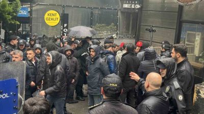 İstanbul’da 1 Mayıs nedeniyle Beşiktaş’tan Taksim’e çıkmak isteyen grup, polisin