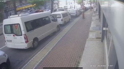 Bursa’da direksiyon hakimiyetini kaybeden sürücünün park halindeki 6 araca çarpmasıyla