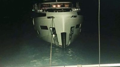 Çanakkale Boğazı’nda içinde 4 kişinin bulunduğu makine arızası yaparak sürüklenen