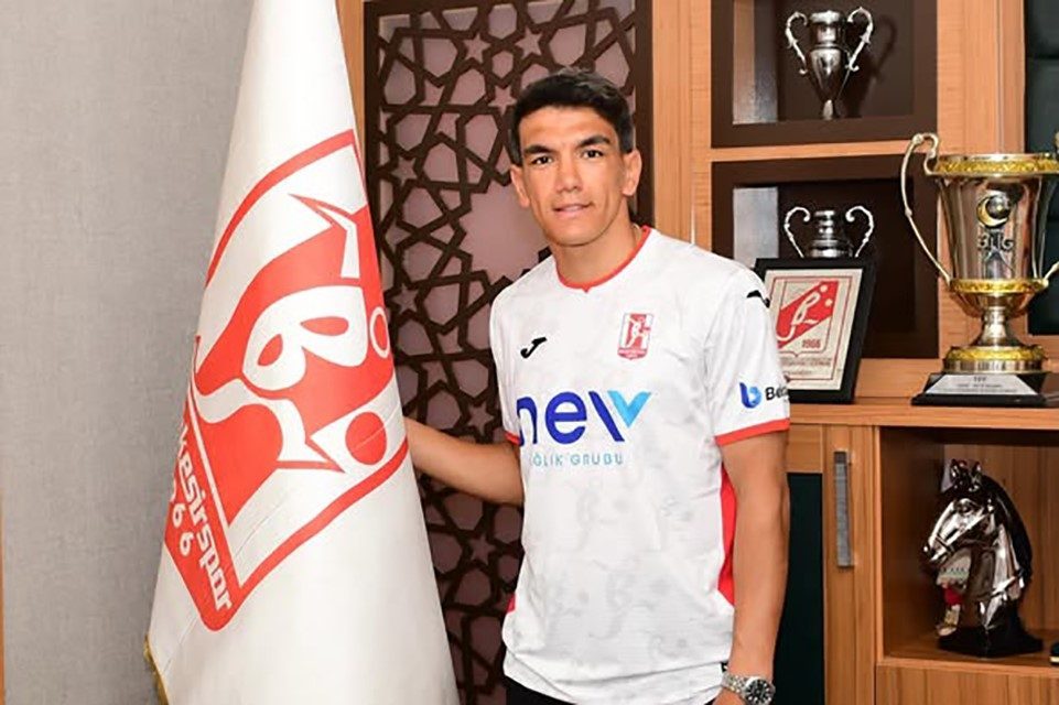 Balıkesirspor, yeni sezon öncesi kadrosunu tecrübeli golcü Akın Akman ile