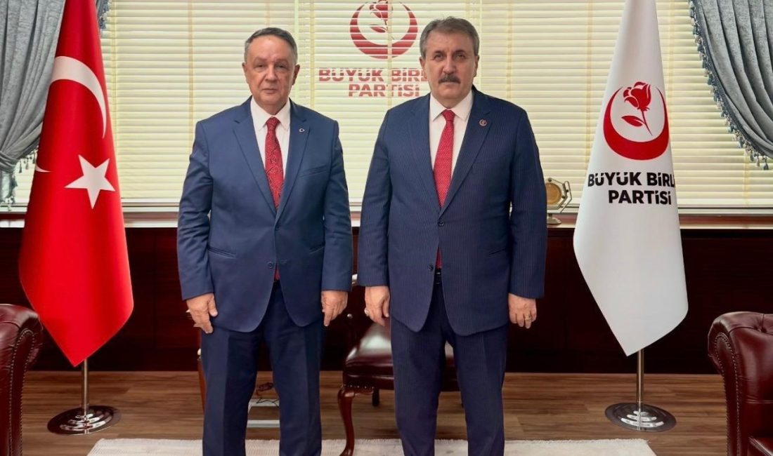Büyük Birlik Partisi’nin (BBP) 13. Olağan Büyük Kurultayı yoğun katılımla