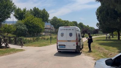Bursa’nın Osmangazi ilçesindeki Botanik Park’ta dere içerisinde bulunan erkek cesedi