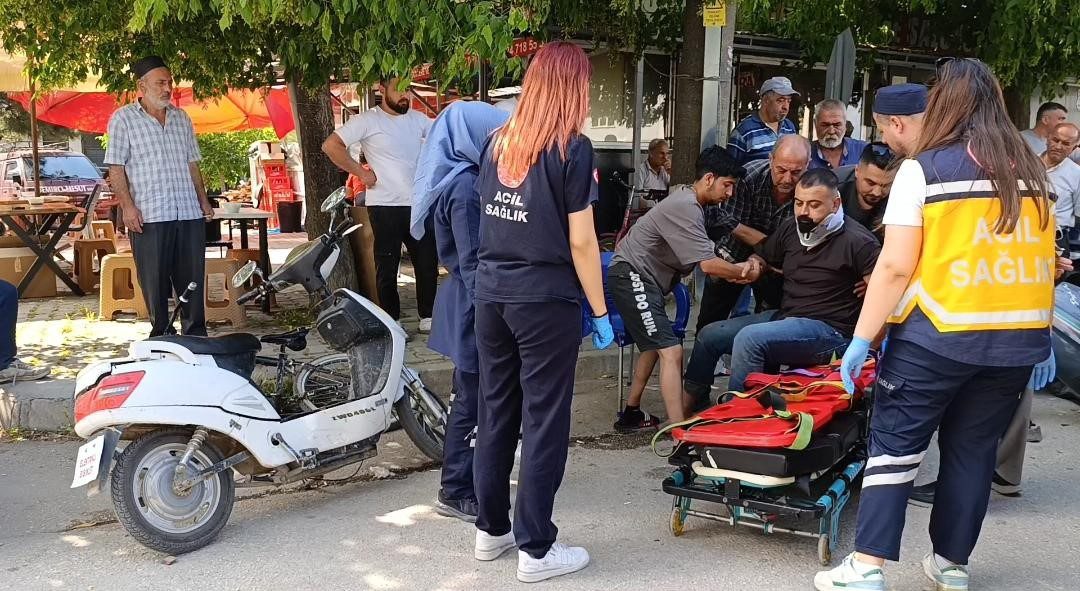 Bursa’nın İnegöl ilçesinde otomobil ile çarpışan motosikletin sürücüsü yaralandı. Kaza,