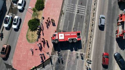 İstanbul Büyükçekmece’de, Silivri’deki yangına müdahaleye giden itfaiye aracı, başka bir