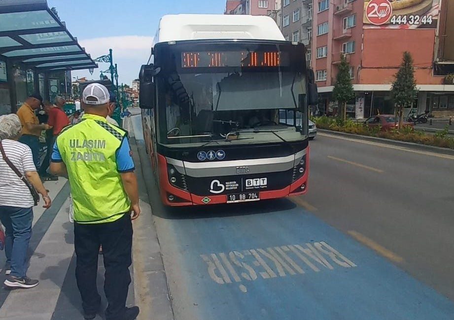 Balıkesir Büyükşehir Belediyesi, hava sıcaklıklarının artmasıyla birlikte vatandaşların toplu taşıma