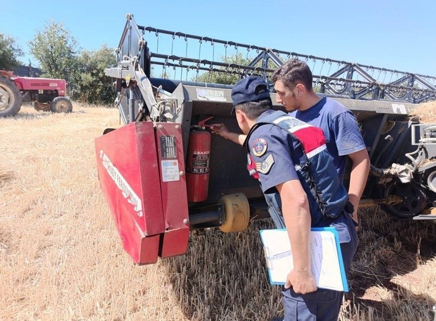 Çanakkale İl Jandarma Komutanlığı ekiplerince anız ve orman yangınlarının önlenmesine