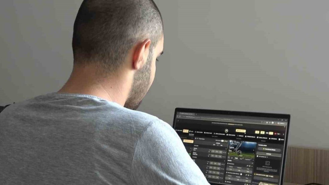 Teknolojinin gelişmesi ve internete erişimin kolaylaşması, modern çağın yeni bağımlılık