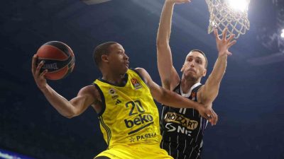 Fenerbahçe Beko, Devon Hall ile yollarını ayırdı. 30 yaşındaki oyuncu,