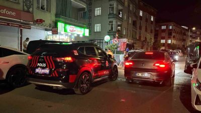 İstanbul Gaziosmanpaşa’da motosikletli iki şüpheli, sokakta duran bir kişiye silahla