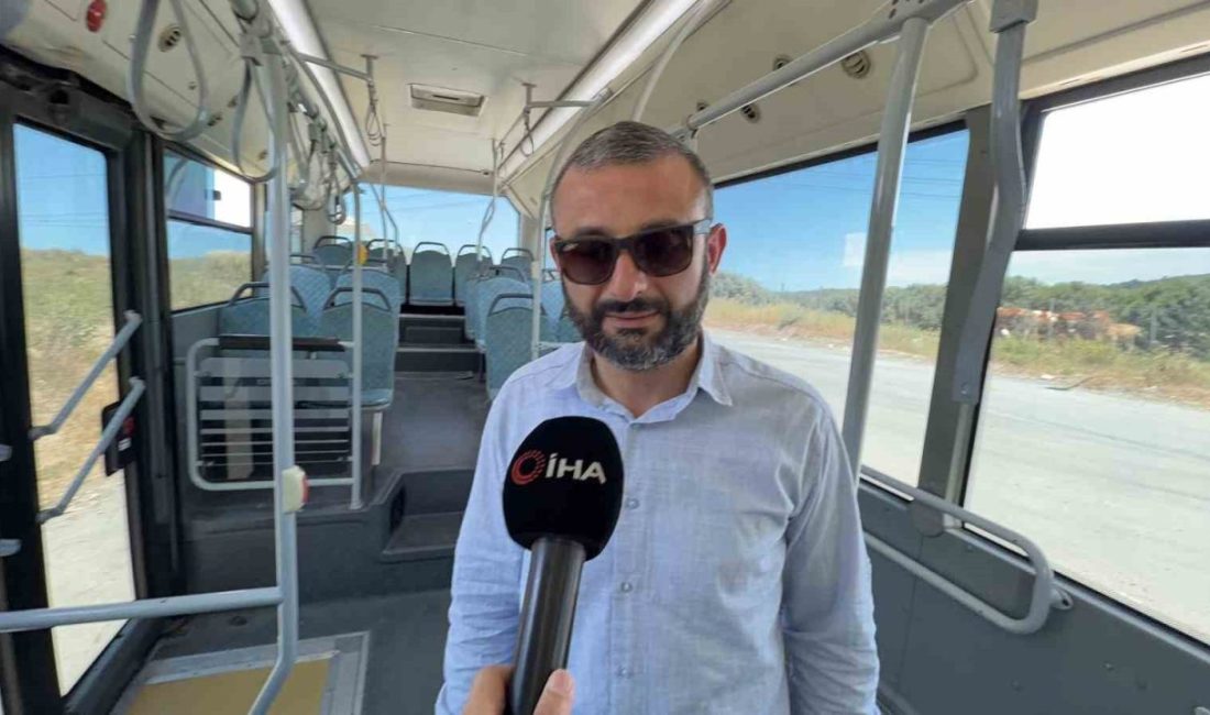 İstanbul’un Arnavutköy ilçesinde ARN9 minibüs hattında seyahat eden yaşlı yolcu
