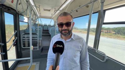 İstanbul’un Arnavutköy ilçesinde ARN9 minibüs hattında seyahat eden yaşlı yolcu