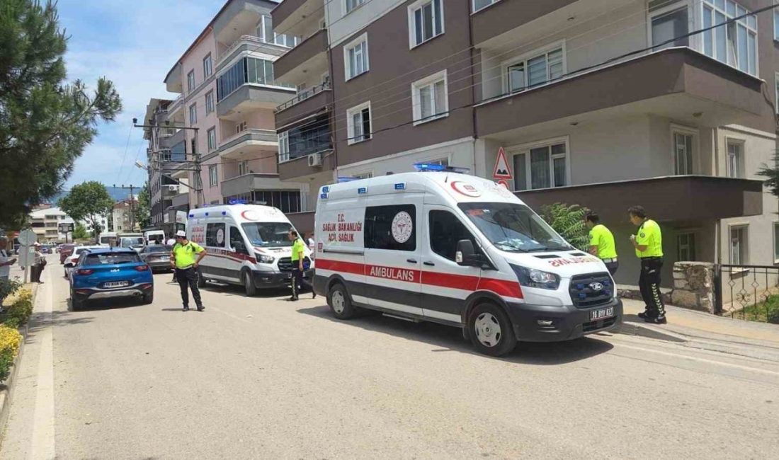 Bursa’nın Orhangazi ilçesinde kontrolden çıkan bir otomobil duvarı aşarak apartman