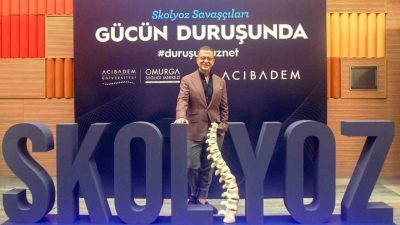 Skolyoz Farkındalık Ayı kapsamında düzenlenen etkinlikte, skolyozla yaşayan gençler, kendi