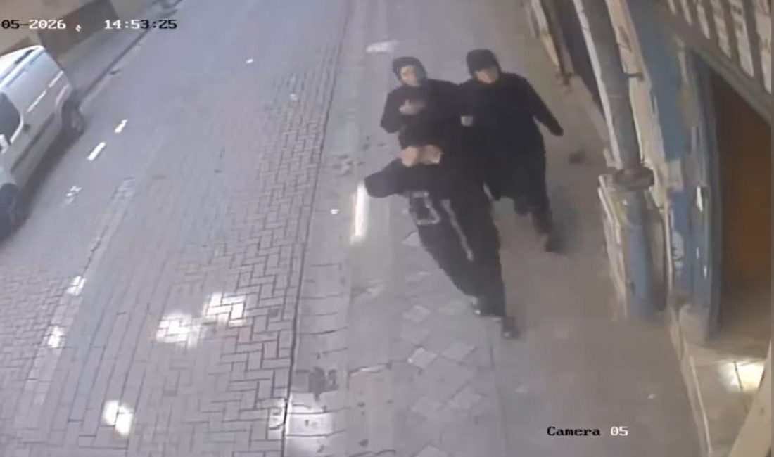 İstanbul’un Zeytinburnu ilçesinde bir eve girerek 55 bin lira ve