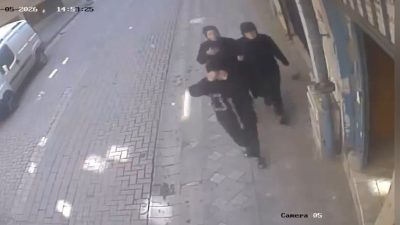 İstanbul’un Zeytinburnu ilçesinde bir eve girerek 55 bin lira ve
