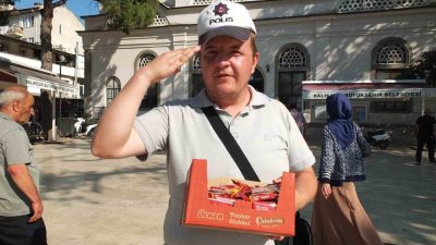 Burhaniye ilçesinde, seyyar satıcılık yaparak geçimini sağlayan Mustafa Şen, ilgi