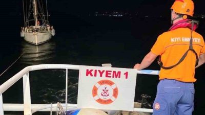 Çanakkale Boğazı’nda içinde 2 kişinin bulunduğu ve motor arızası sebebiyle