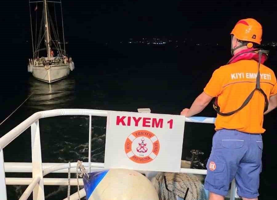 Çanakkale Boğazı’nda içinde 2 kişinin bulunduğu ve motor arızası sebebiyle