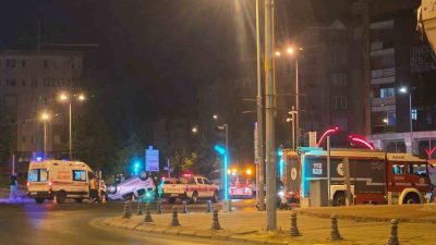 Tekirdağ’ın Çorlu ilçesinde sürücüsünün direksiyon hakimiyetini kaybettiği hafif ticari araç,