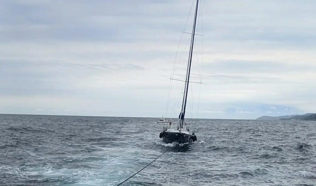 Balıkesir’in Erdek ilçesi Kapıdağ Yarımadası açıklarında makine arızası nedeniyle sürüklenen
