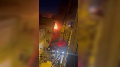 Küçükçekmece’de metruk olduğu öğrenilen 5 katlı binada çıkan yangın mahalleliyi