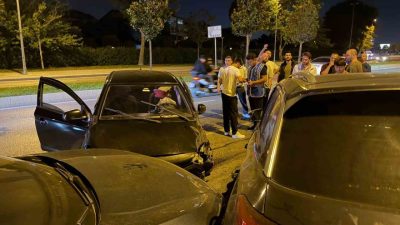 Maltepe’de sürücüsünün direksiyon hakimiyetini kaybettiği otomobil, ters yöne girerek park