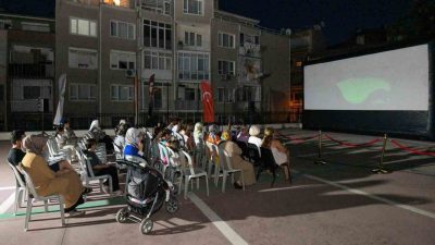 Osmangazi Belediyesi’nin “Osmangazi’de Yaz Film Gösterimleri” kapsamında Bursa Erkek Lisesi