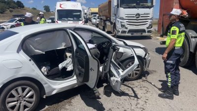 Pendik’te otomobillerin kavşakta çarpıştığı kazada 2 kişi yaralandı. Kaza, Pendik’in