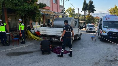 Balıkesir’in Dursunbey ilçesinde kamyonetin çarptığı 91 yaşındaki şahıs hayatını kaybetti.