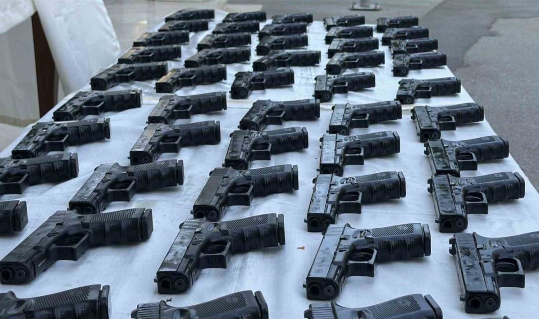 Sakarya’da polis ekiplerince düzenlenen operasyonda, Konya’dan Kocaeli ve İstanbul’a silah