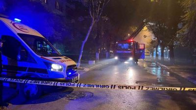 İstanbul Bakırköy’de kentsel dönüşüm çalışmaları kapsamında boşaltılan 4 katlı bir