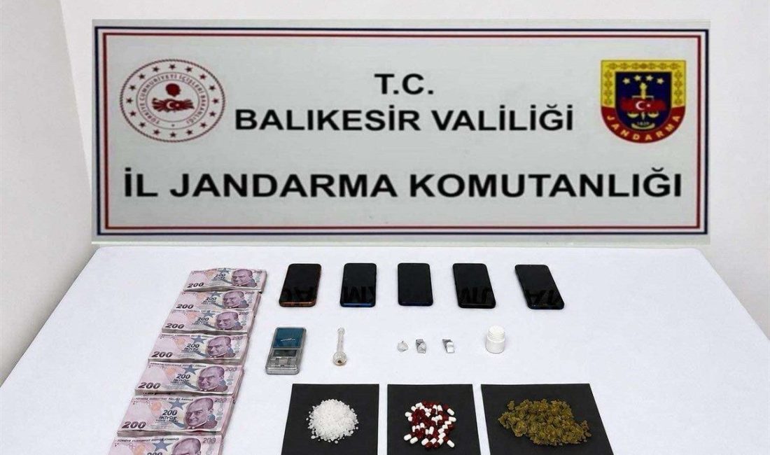 Balıkesir’de jandarma ekiplerinin 6 ilçede gerçekleştirdiği uyuşturucu operasyonlarında 21 şüpheli