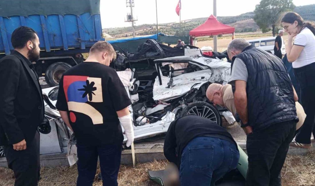 Balıkesir’in Bandırma ilçesinde kontrolden çıkan otomobilin karşı yönden gelen kamyonun