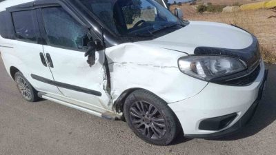 Bilecik’te hafifi ticari araç ile motosiklet çarpışması sonucu meydana gelen