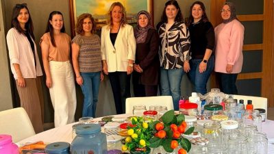 Bilecik’te Polis Eşleri Derneği üyeleri ve kadın polisler, öğrencilerin eğitimine