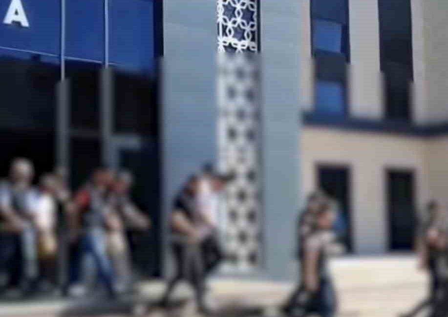 Çanakkale’de emniyet ekiplerince gerçekleştirilen huzur uygulamalarında 15 şüpheli tutuklandı. Çanakkale