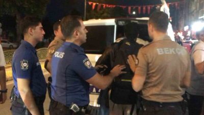 Edirne’de polis ekiplerince bir eve düzenlenen operasyonda 10 düzensiz göçmen