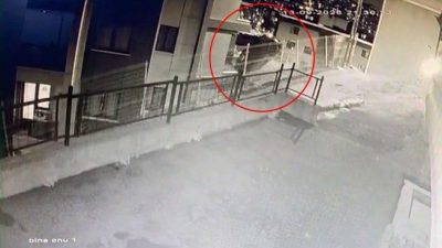 İstanbul’un Eyüpsultan ilçesinde alkollü olduğu iddia edilen sürücünün otomobilinin direksiyon
