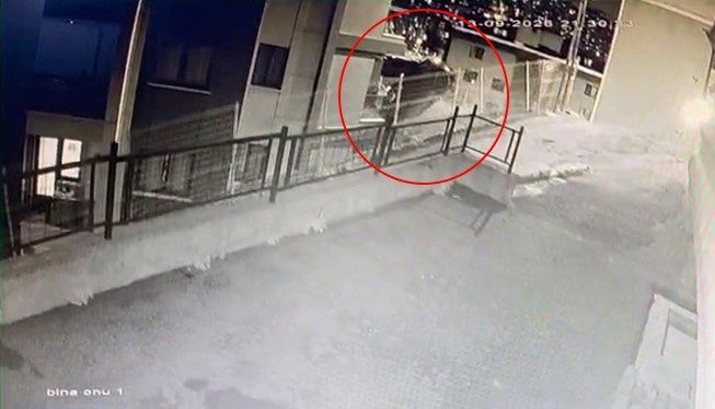 İstanbul’un Eyüpsultan ilçesinde alkollü olduğu iddia edilen sürücünün otomobilinin direksiyon