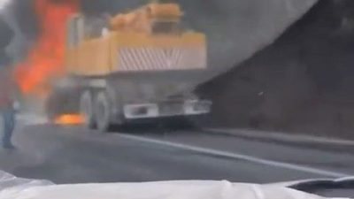 Bursa’da seyir halindeki iş makinesi bir anda alev aldı. Emniyet
